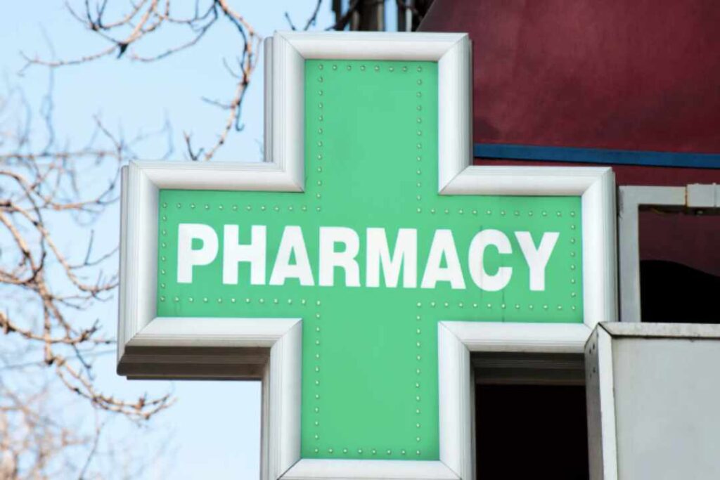 USA vs. Canada: How to Become a Licensed Pharmacist – A Step-by-Step Comparison